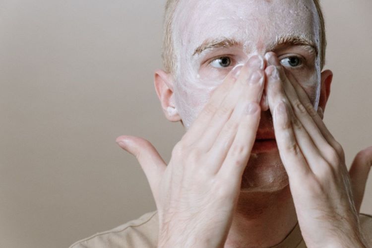 Rekomendasi Sabun Cuci Muka Pria Merek Lokal untuk Kulit Bersih.