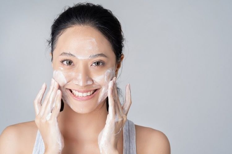 7 Sabun Cuci Muka Paling Ampuh untuk Kulit Berjerawat.