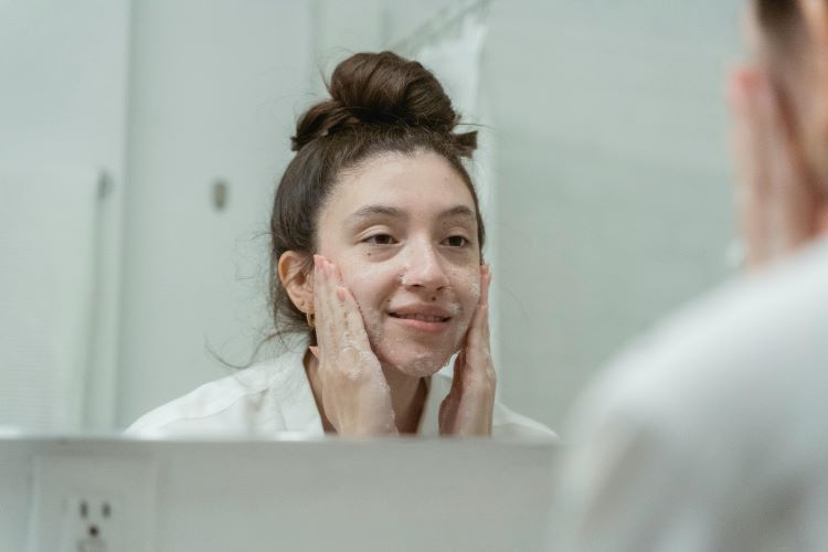 Rekomendasi Facial Wash Gel Terlaris untuk Kulit Bersih dan Sehat.