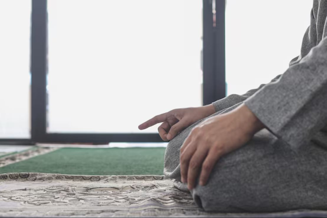 Salat tahajud harus dilakukan setelah tidur, begadang tanpa tidur tidak termasuk tahajud.