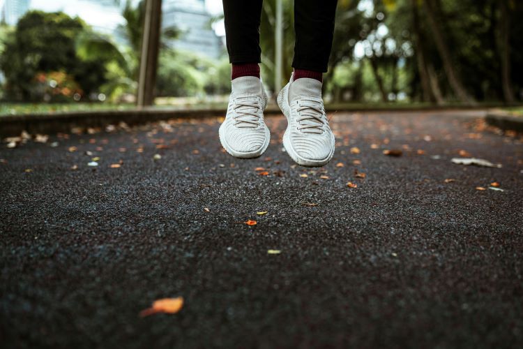 Lari Nyaman dengan Sepatu yang Sesuai Jenis Kaki.