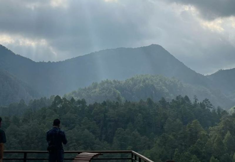 Geni Langit Magetan dengan view Gunung Lawu yang eksotis.