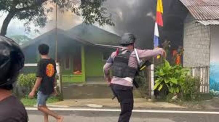 Kondisi Rumah yang Terbakar Di Ambon