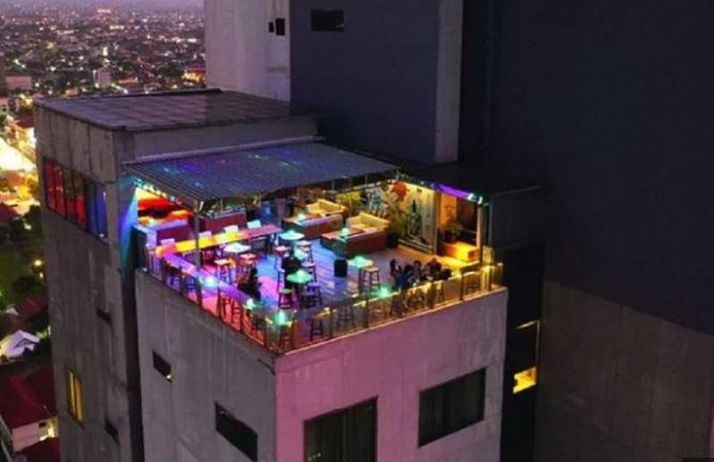 Rooftop Mewah di Solo: Agra & BaReLo Solo.