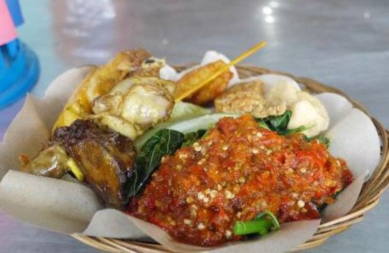 Nasi Tempong Mbok Nah, kuliner legendaris Banyuwangi.