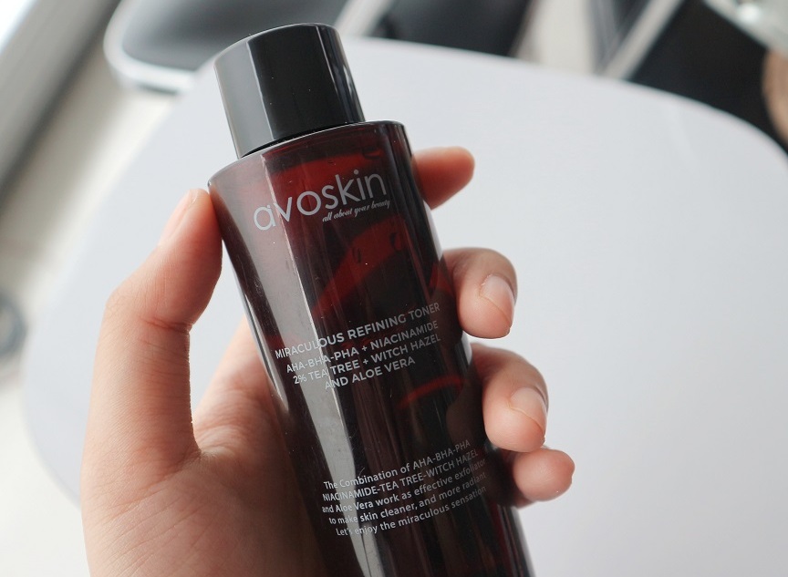 Avoskin Miraculous Refining Toner bikin kulit lebih sehat dan cerah.