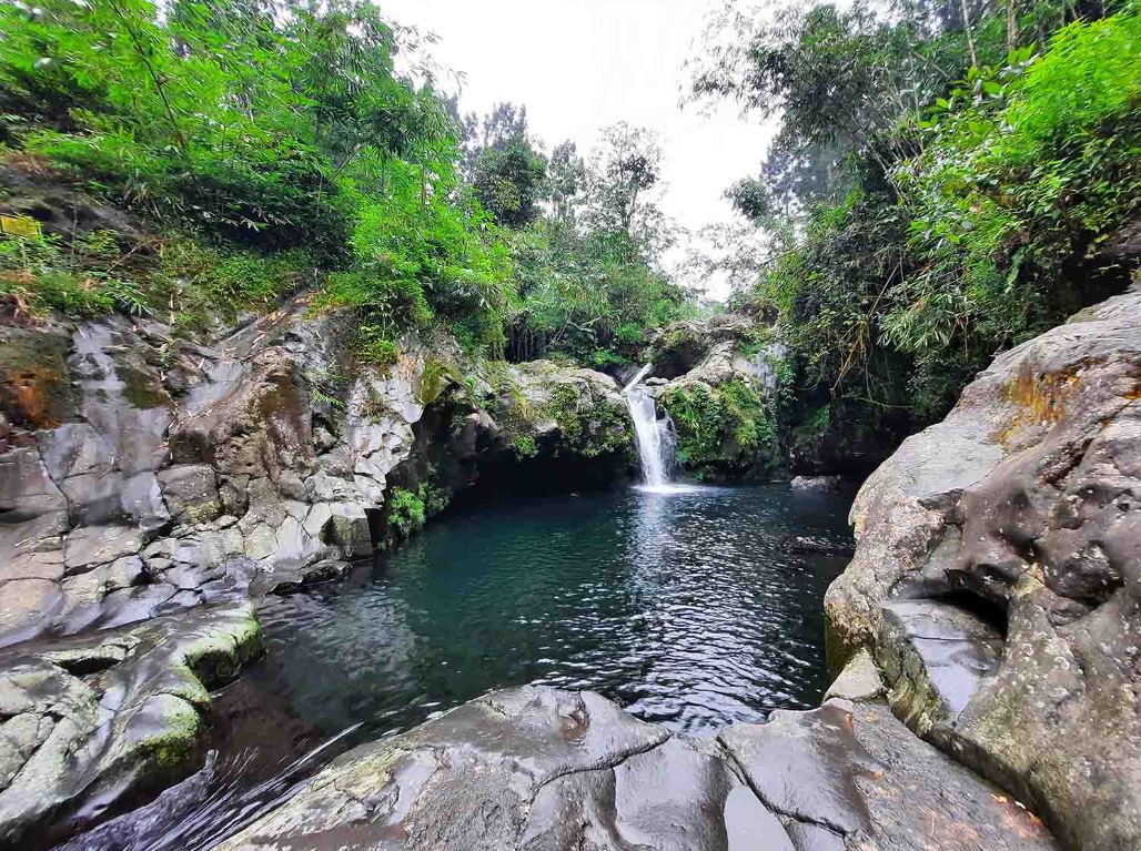 Telaga Sunyi sering disebut sebagai hidden gem Banyumas karena suasananya yang hening.&nbsp;