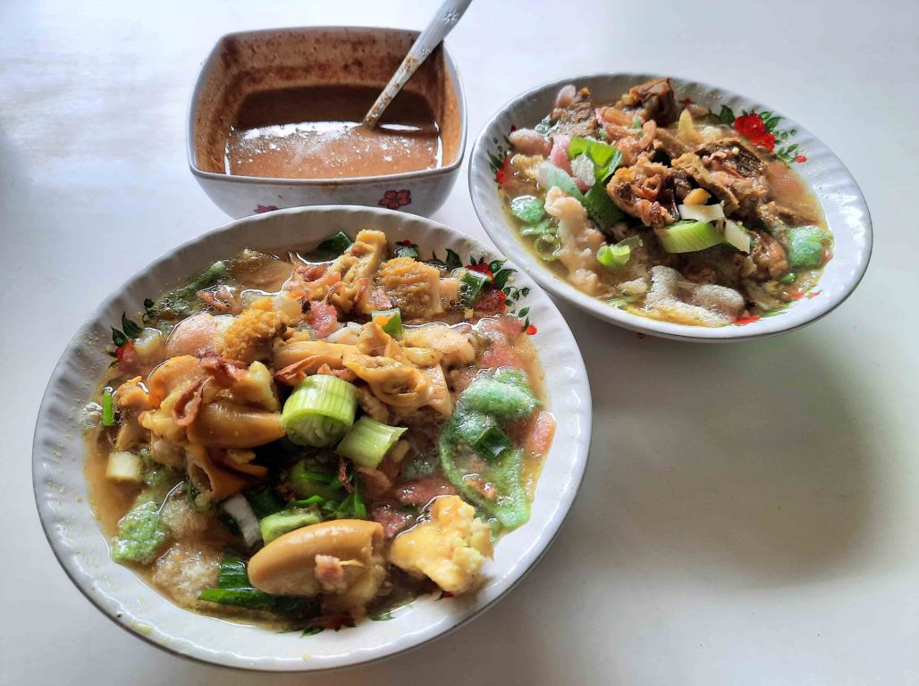 Wisata Baturraden makin lengkap dengan kuliner khasnya. Coba Sega Nyangku, Soto Sokaraja, hingga Getuk Goreng yang melegenda.