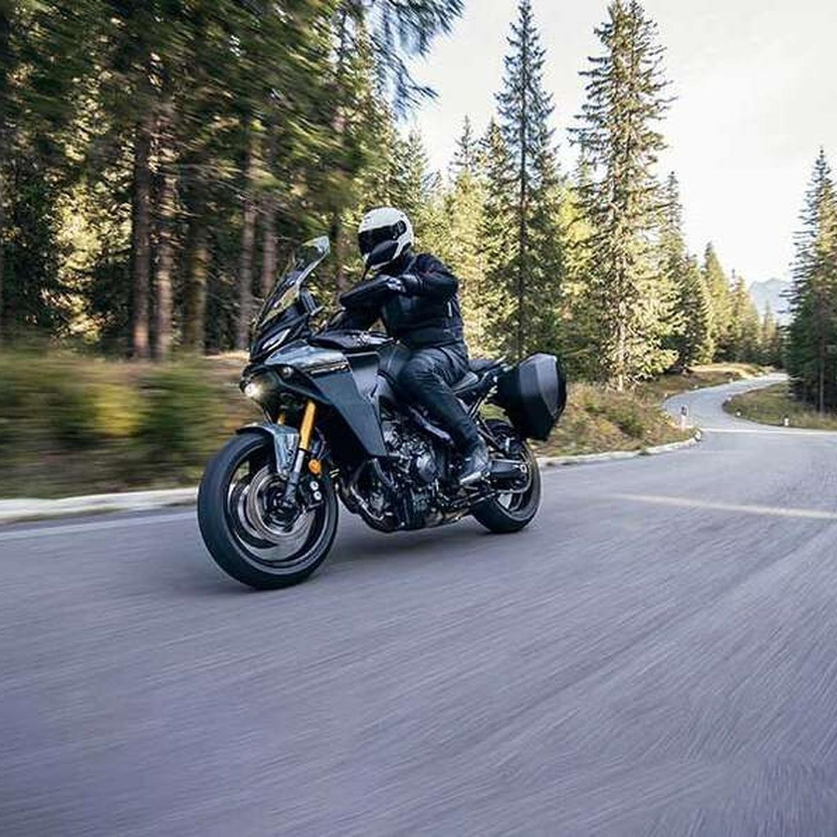 Berlibur dengan naik motor dijamin untung.