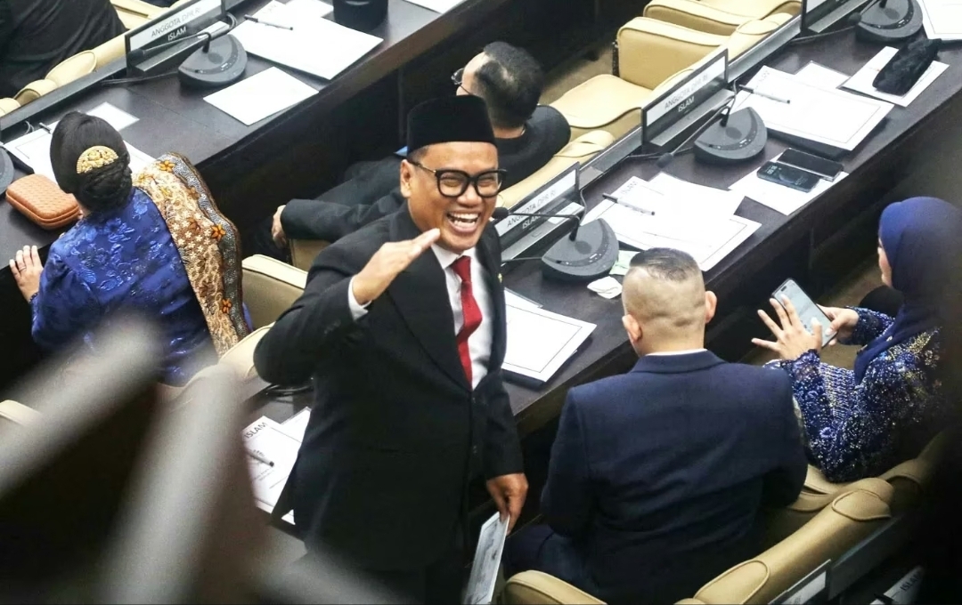 Rumah Uya Kuya dijarah massa.