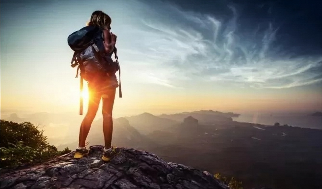 Indahnya pemandangan setelah berhasil mendaki gunung.