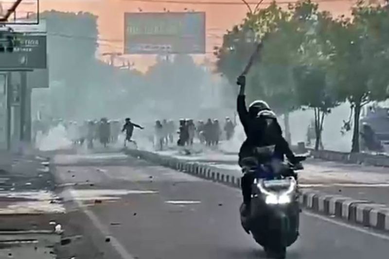 Mahasiswa Jogja dilaporkan meninggal saat demo.