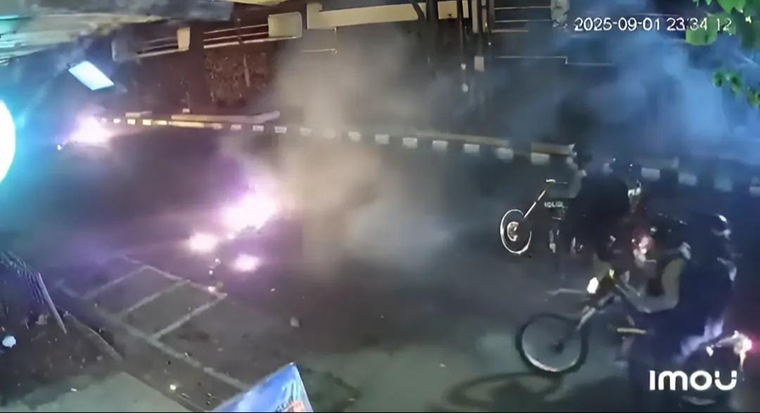 Penembaakan kampus dengan gas air mata