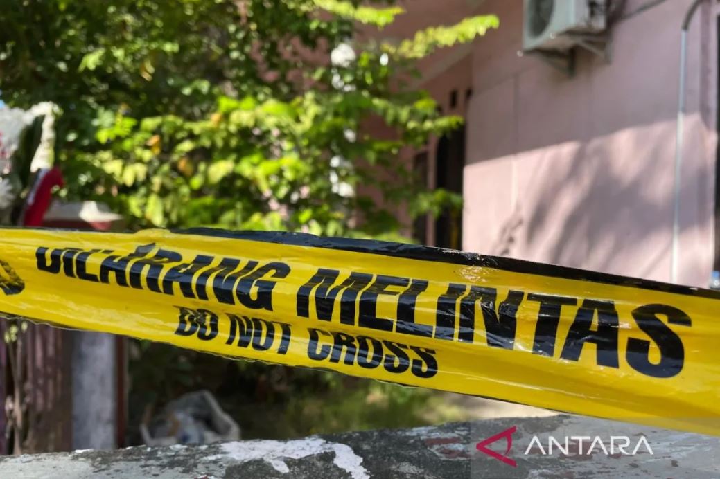 Tragedi Indramayu: 5 jenazah, termasuk bayi, ditemukan dalam satu liang. Kesaksian warga ungkap bau busuk hingga proses penggalian polisi.