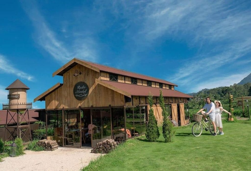 Rustic Market Trawas