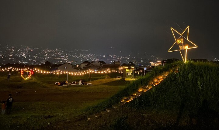 Ilustrasi Bukit Bintang Batu