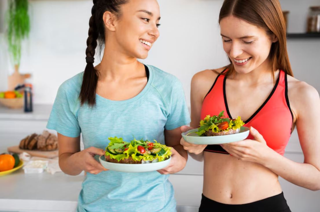 Clean eating sering dianggap hambar, tapi kaya manfaat kesehatan. Temukan tips membuatnya lezat dengan rempah alami dan teknik masak kreatif.