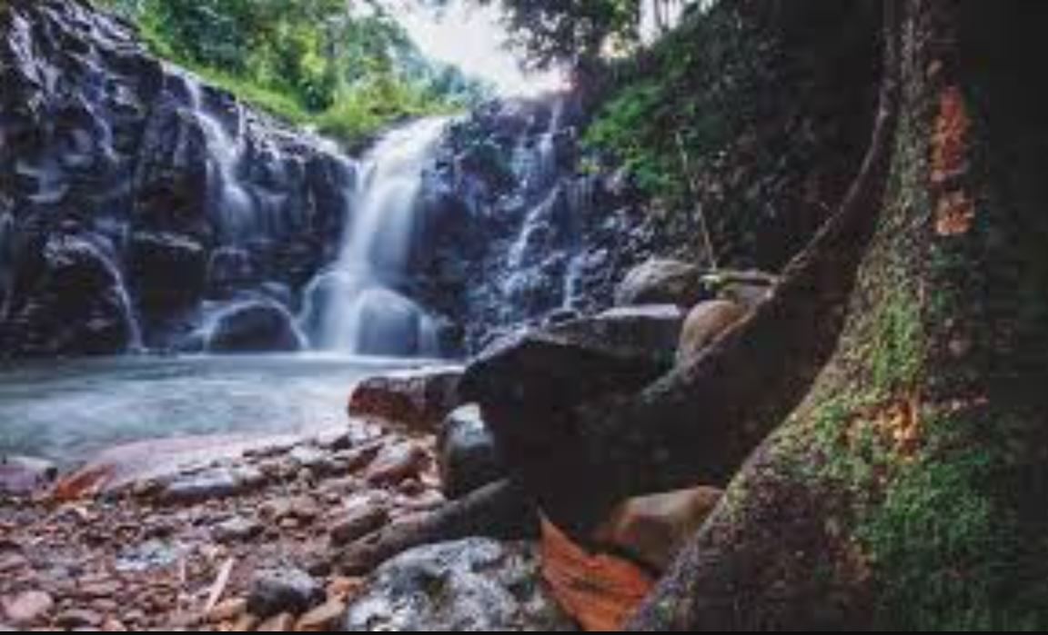 Curug Madu Doro di Pekalongan cocok buat pecinta petualangan.