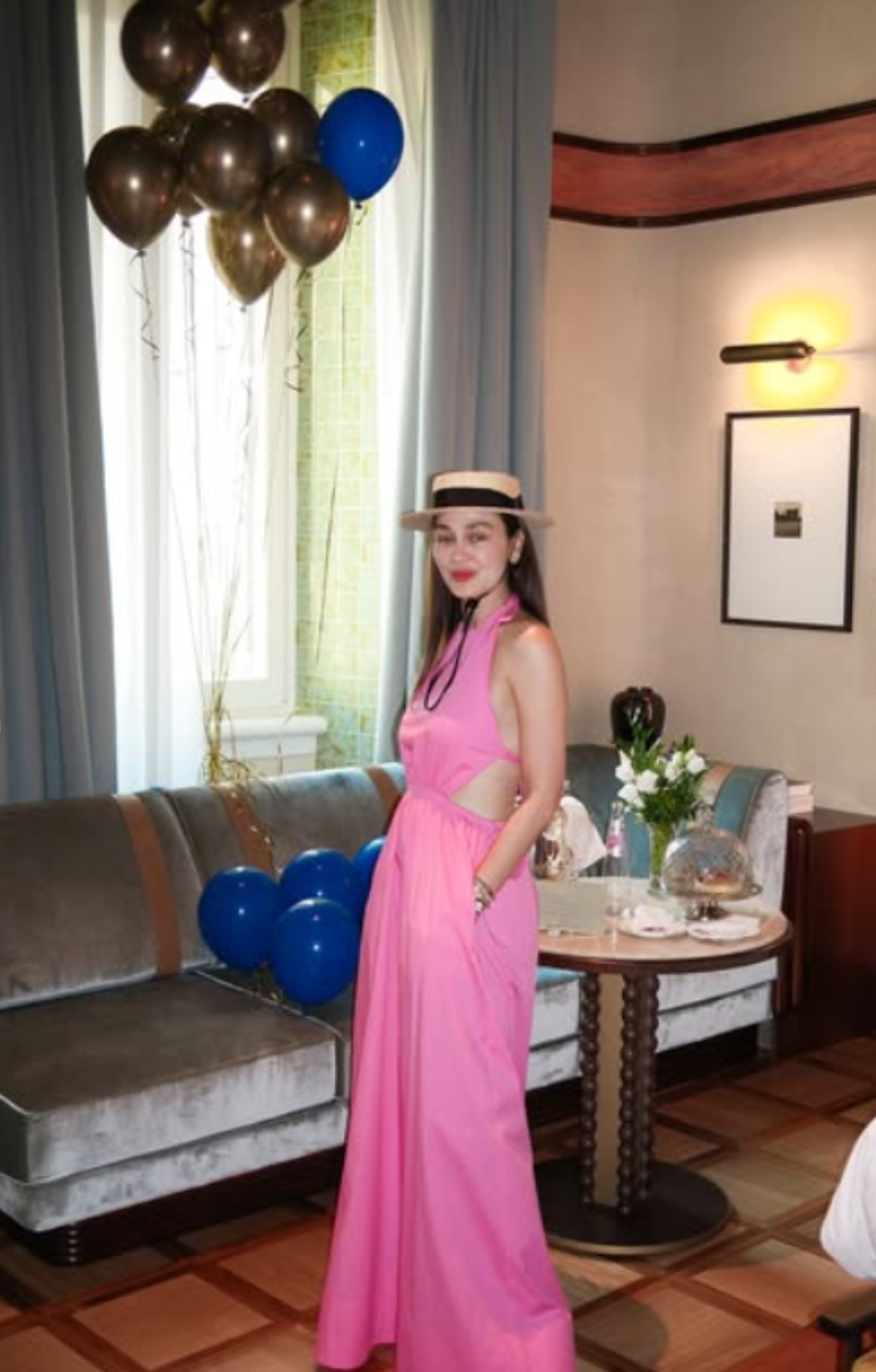 Outfit dress pink cantik nan anggun dari Luna Maya