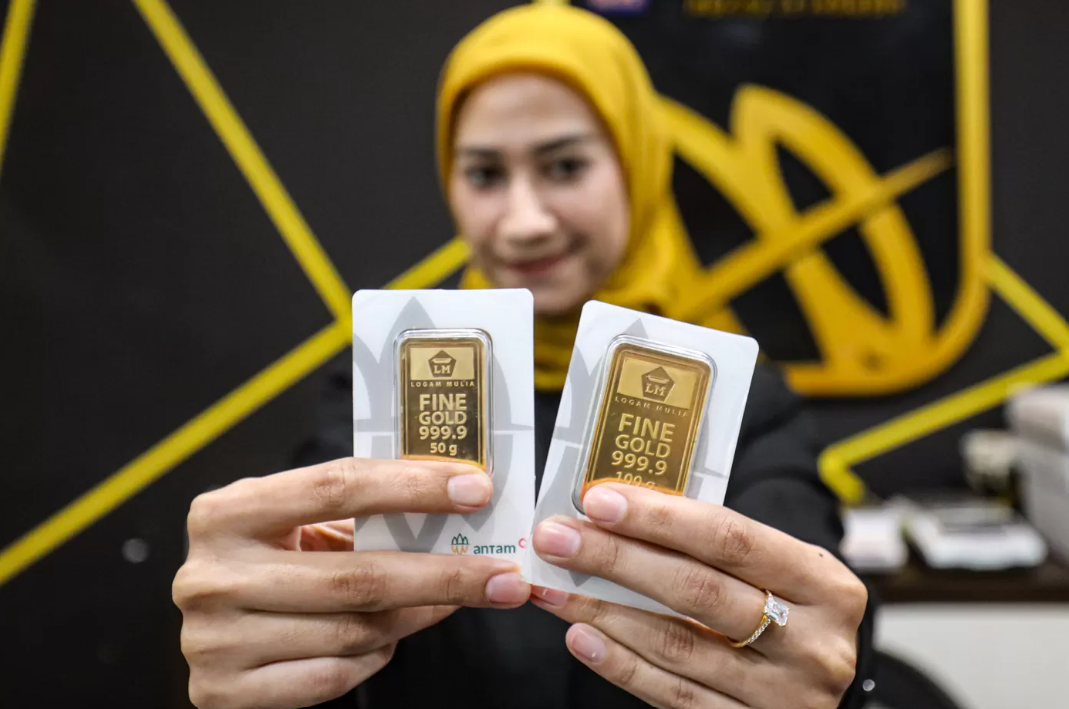 Harga emas Antam pecah rekor Rp 2,095 juta/gram. Untung besar bagi investor lama, sinyal penting bagi investor baru.