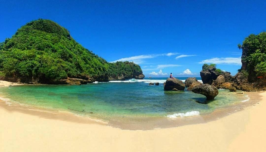 Pantai Watu Leter