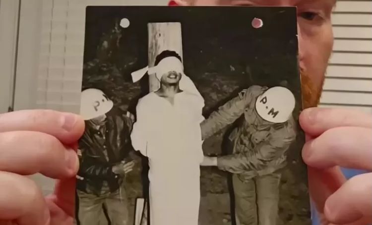 foto yang diklaim sebagai detik-detik eksekusi Letnan Kolonel Untung Syamsuri.