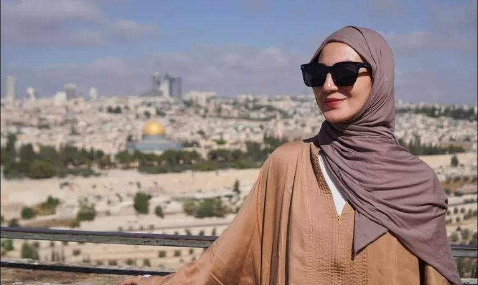 Wanda Hamidah berlayar ke Gaza bersama Global Sumud Flotilla, simbol solidaritas kemanusiaan Indonesia untuk Palestina.