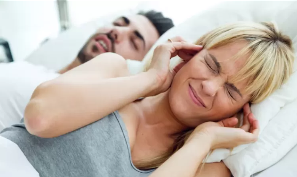 Ngorok parah bisa jadi sleep apnea. Kenali gejala, faktor risiko, dan cara pencegahannya untuk tidur berkualitas.