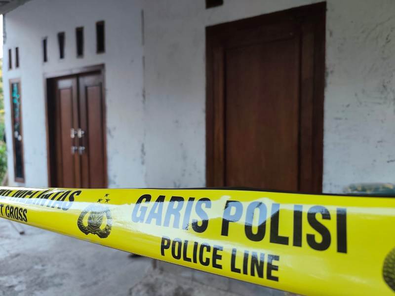 Kasus pembunuhan kedua orang tua diduga oleh anak kandung sendiri menggemparkan Desa Pomahan, Pulung, Ponorogo.