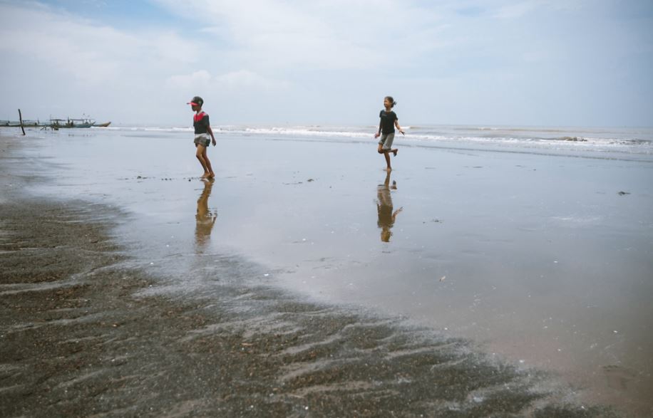 Pantai Joko Tingkir di Desa Nyamplungsari, Kecamatan Petarukan, Pemalang merupakan spot favorit untuk menikmati keindahan sunrise maupun sunset.