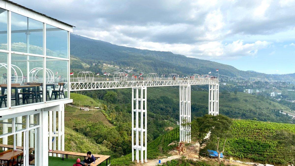Kemuning Sky Hills View Jembatan