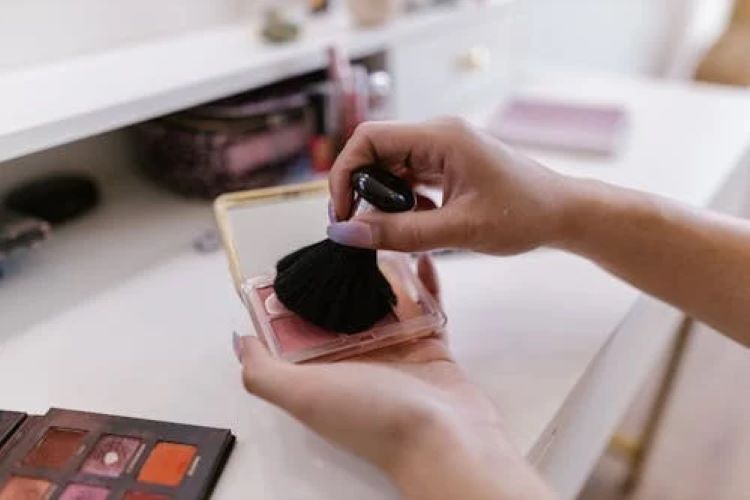 Blush on yang Dipakai MUA.