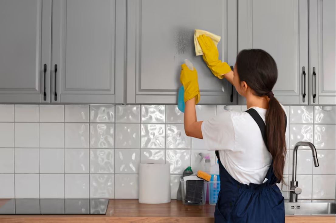 7 bahan alami ini bisa bikin rumah bersih, segar, dan hemat biaya tanpa produk kimia.