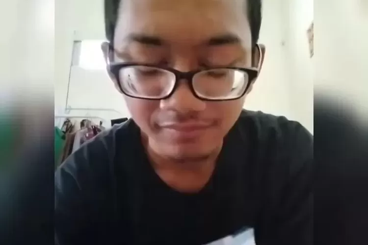 Pekerja Pencuci Nampan MBG Unboxing Gaji Pertamanya.