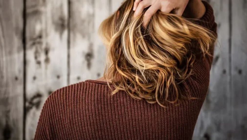 Ilustrasi pewarnaan rambut tanpa bleaching.