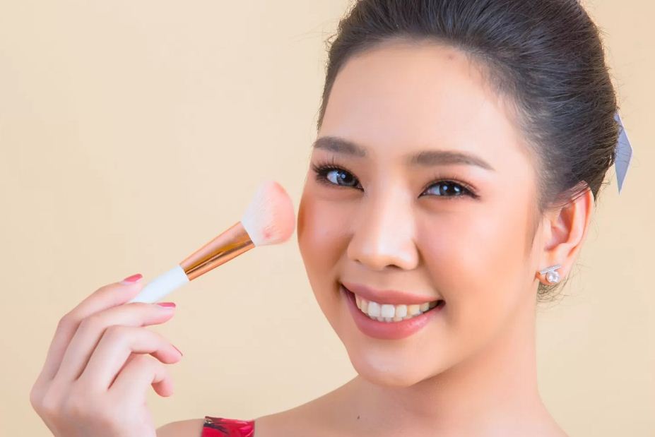 Ilustrasi riasan tahan lama tanpa touch up.