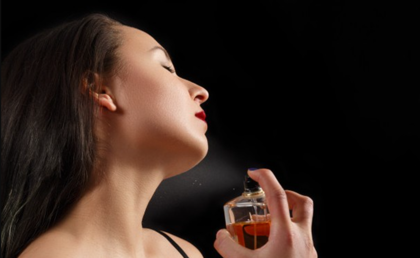 Siang segar, malam elegan. Inilah panduan memilih parfum sesuai waktu agar wangi Anda selalu tepat di setiap suasana.