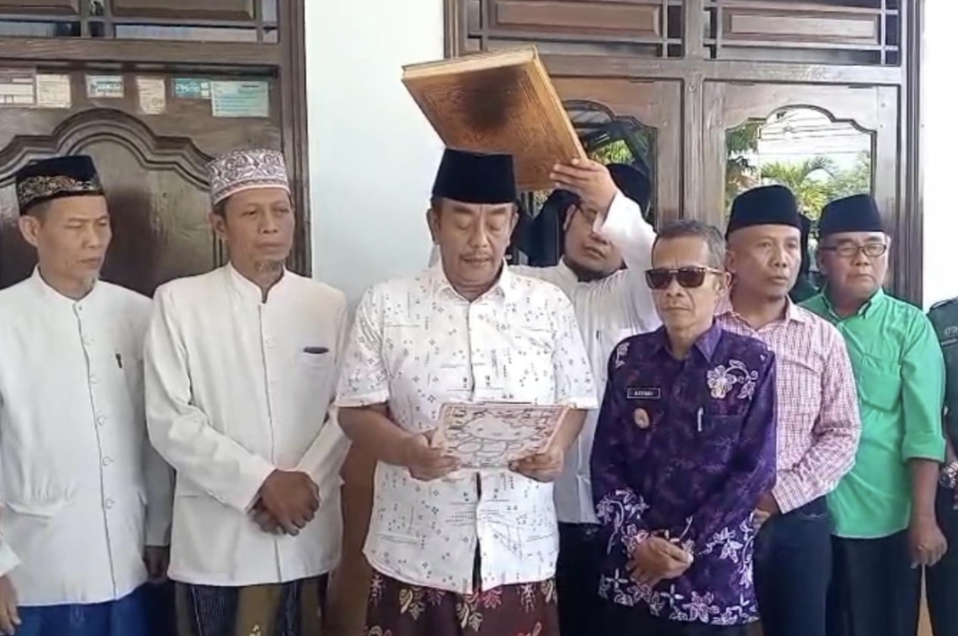 Bos PR Ayunda Pamekasan Sumpah Al-Qur&rsquo;an Tegaskan Tak Nikahi Mantan Menantu./