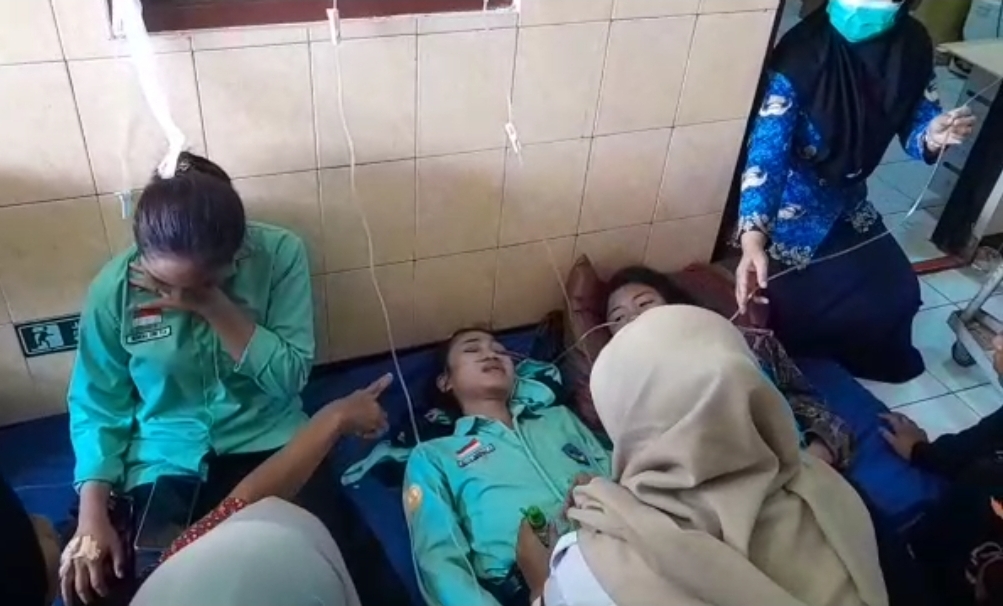 Keracunan massal MBG di SMKN 1 Sine Ngawi.
