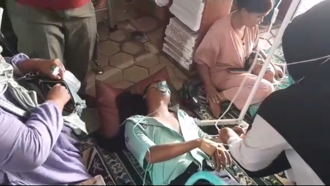 Puluhan siswa diduga keracunan MBG di SMKN 1 Sine Ngawi.