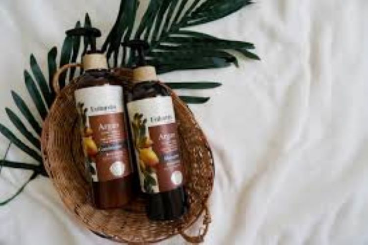Atasi Rambut Ketombe dan Kulit Kepala Gatal dengan Sampo Lokal Ini.