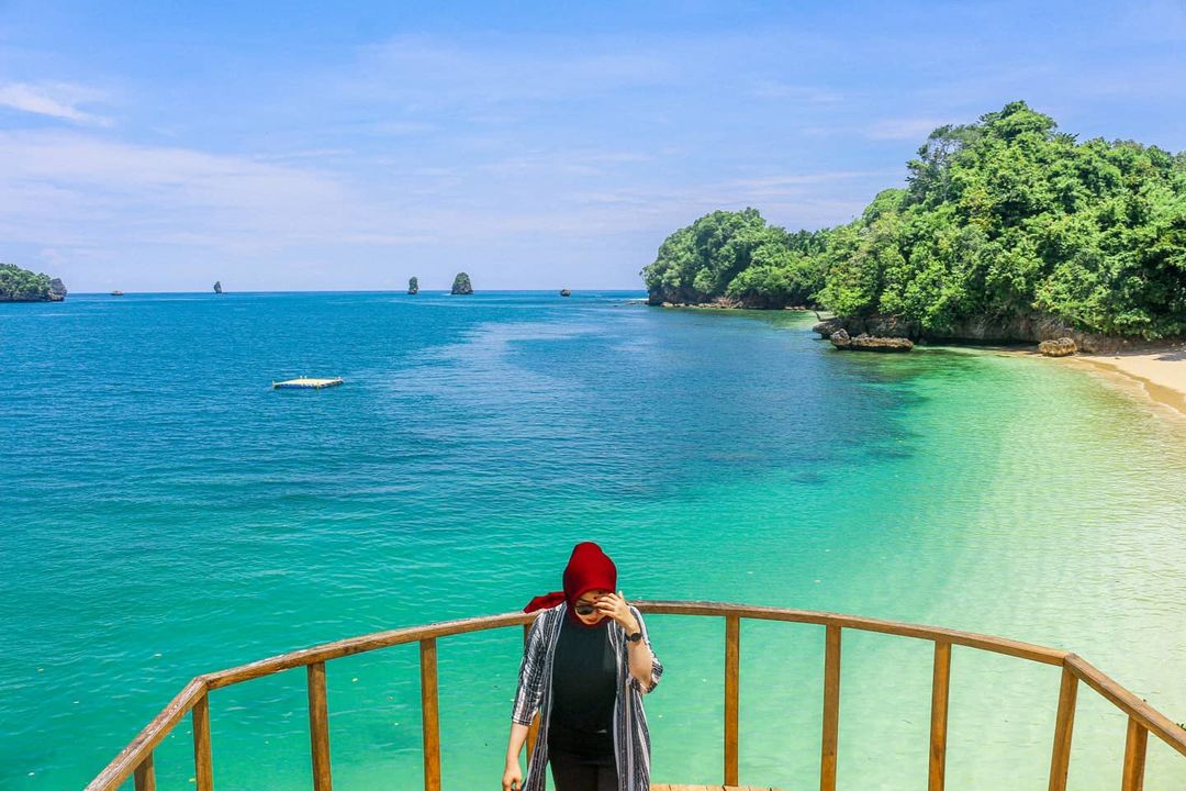 Pantai 3 Warna