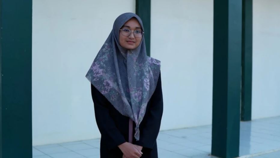 Robiatul Adawiyah, santri Ma&rsquo;had Aly Situbondo, fokus melatih kemampuan bahasa Arab untuk ajang MQK Nasional 2025.