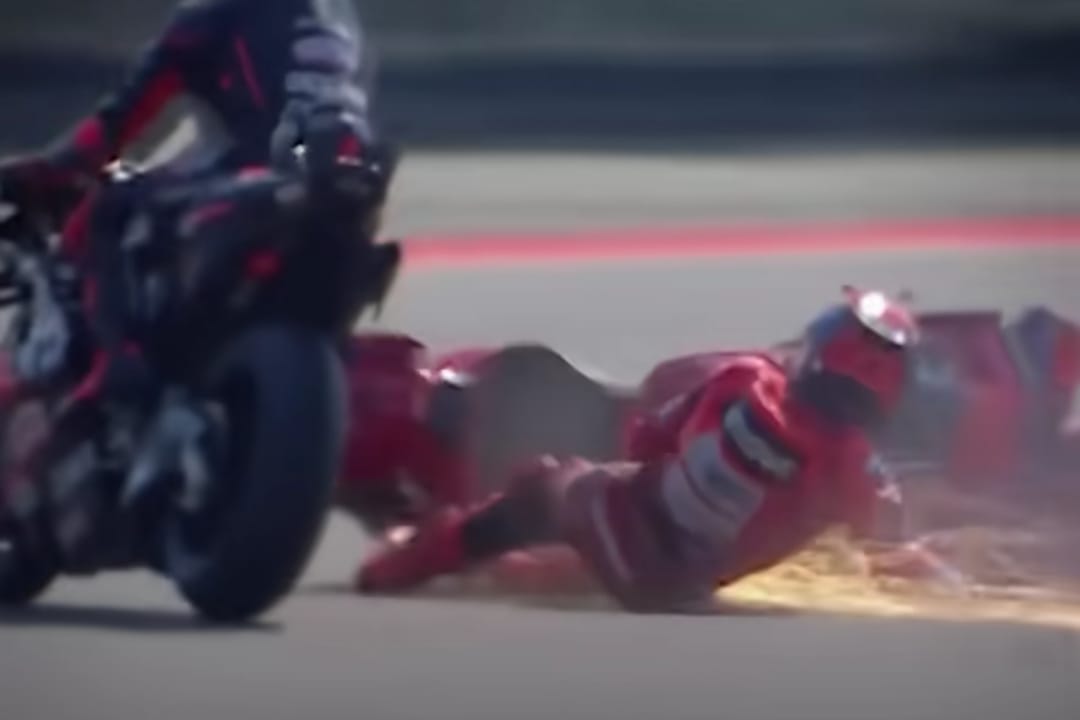 Gambar ketika marc Marquez mengalami kecelakaan di Circuit Mandalika