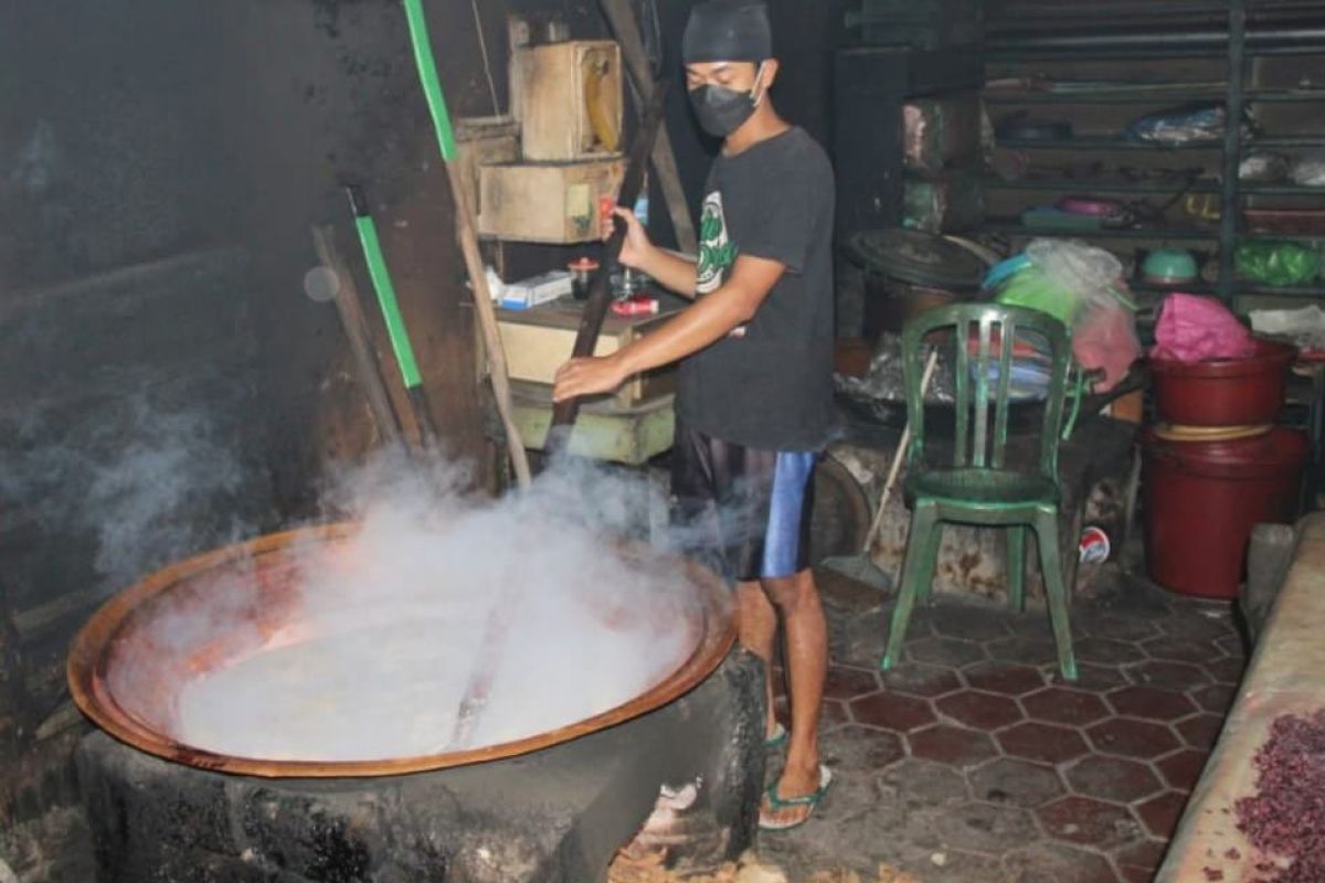 proses pembuatan jenang candi khas magetan dengan cara tradisional sehingga masih memberikan rasa yang sama dari dulu sampai sekarang
