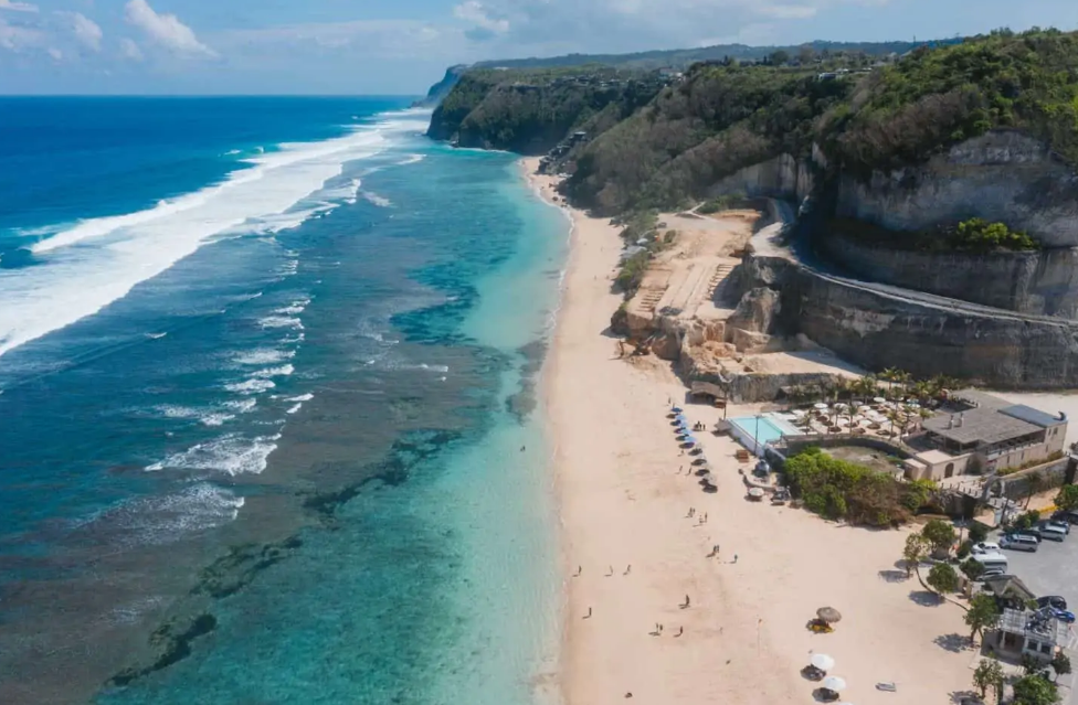 Pantai Melasti Bali