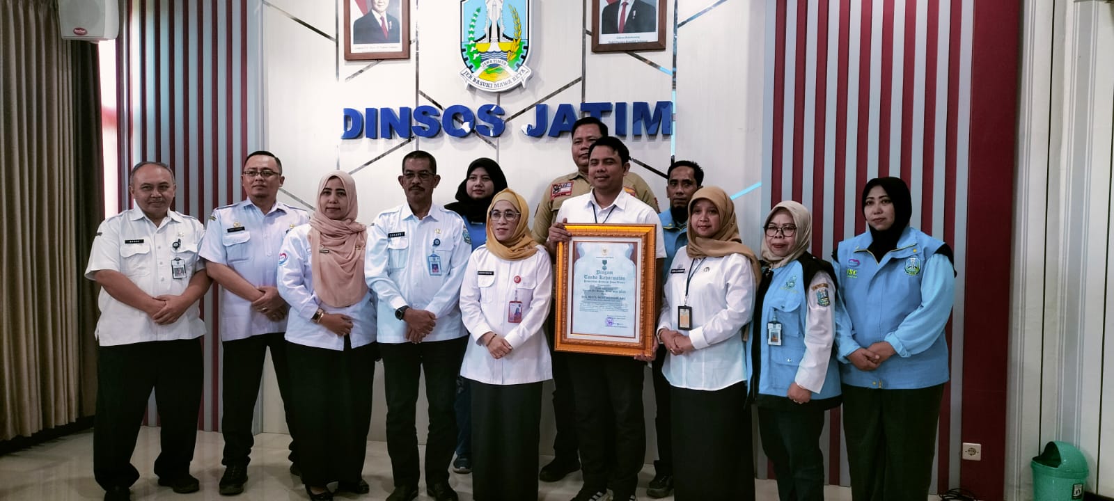 Pemprov Jatim memberikan penghargaan pada 17 tokoh yang berjasa pada evakuasi dan penanganan korban ambruknya&nbsp;musala&nbsp;Ponpes Al Khoziny, Sidoarjo, salah satu penghargaan diberikan untuk Kadinsos Jatim.