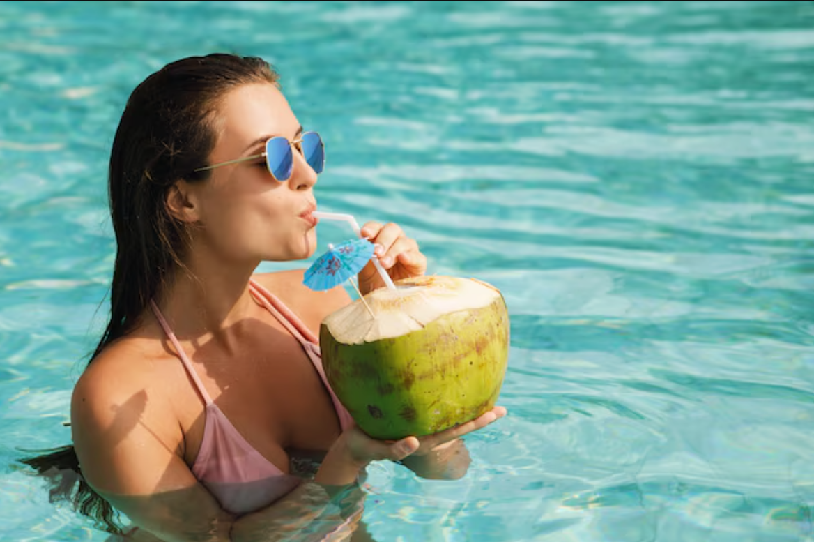 Air kelapa, minuman alami kaya nutrisi untuk cegah dehidrasi dan jaga daya tahan tubuh saat cuaca panas.