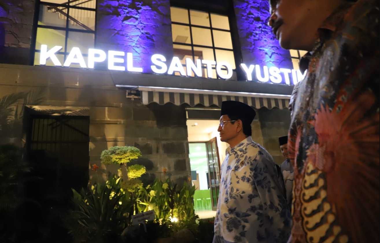 Menag Nasaruddin kagumi potret toleransi Indonesia dari enam rumah ibadah yang berdiri berdampingan di Surabaya.