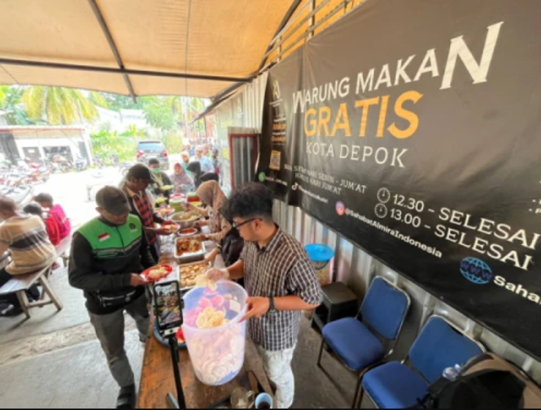 Warung Makan Gratis Depok jadi penyelamat perut warga, dari balita hingga lansia.